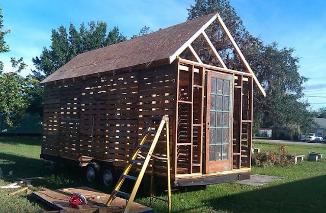 Pallet-House-600x392